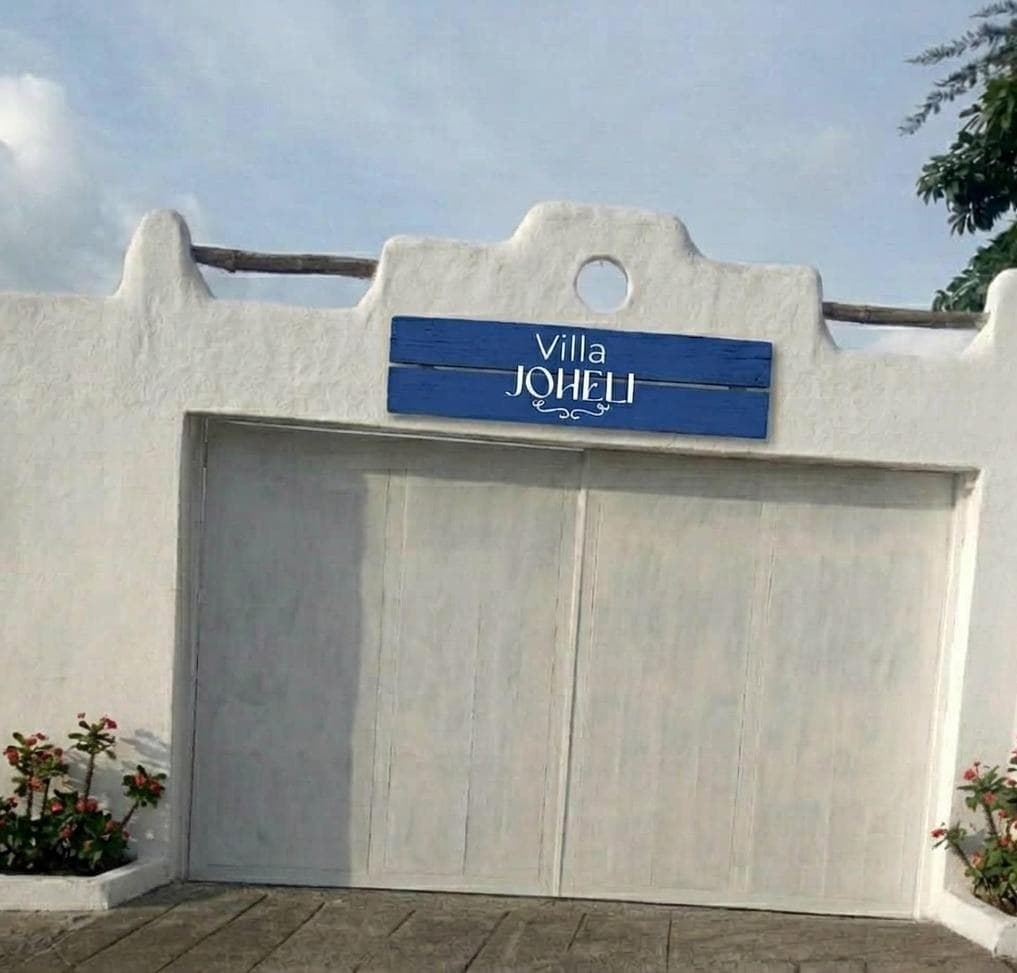 Portal de entrada estilo cicládico